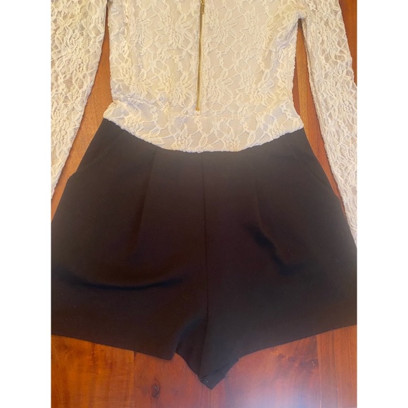 GUESS Silk Lined White Lace Romper. Size: Small - Picture 3 of 6